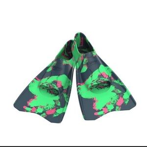 New Speedo Kids Fins size S (9-10)